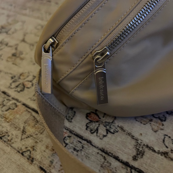 Lululemon City Adventurer Belt Bag 2.5L - Picture 5 of 9